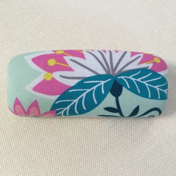 Vera Bradley Eyeglasses Case in Mint Flowers Print - Picture 1 of 3